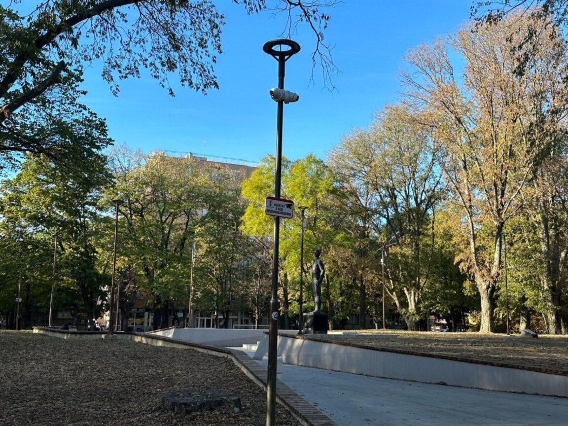 Нови камери бдят в парка