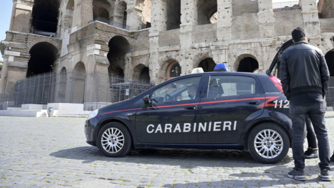 Разследват карабинери за кражби от луксозен магазин в Рим