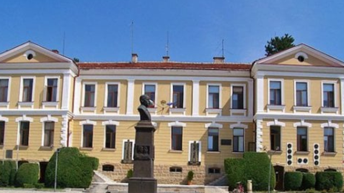 Ромски младежи ще помагат на възрастни от община Котел