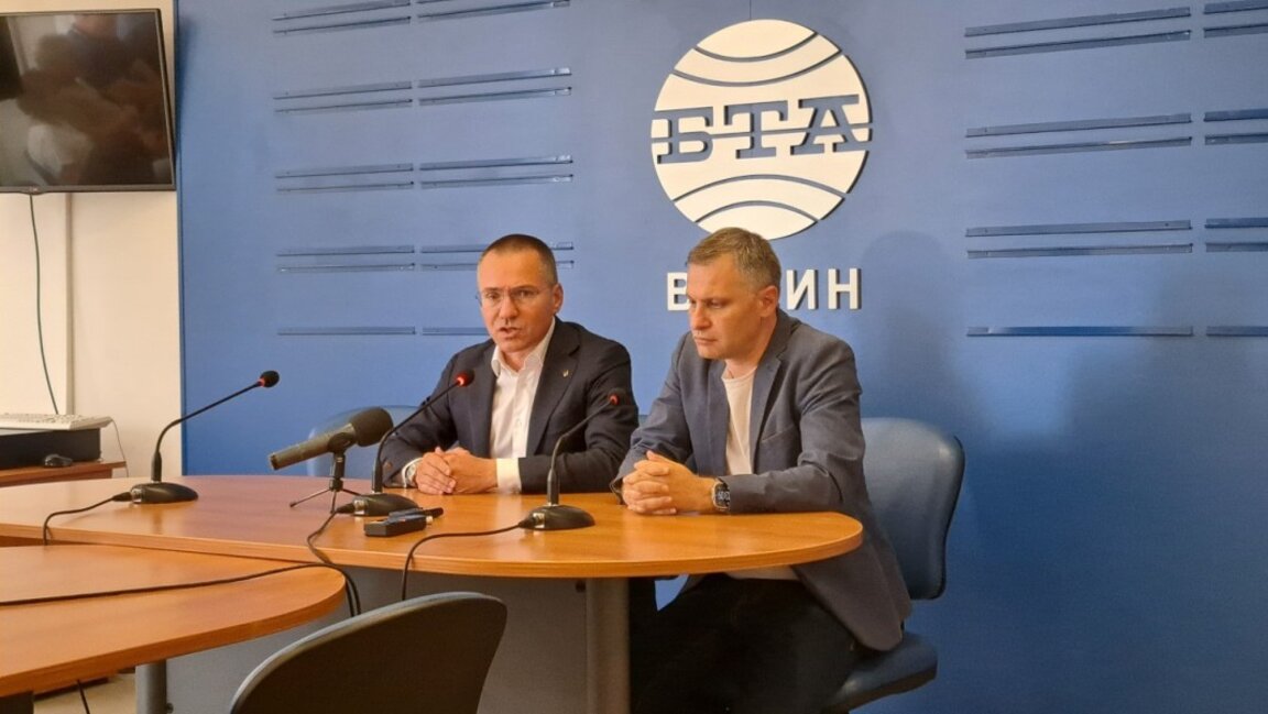 Ангел Джамбазки и Александър Сиди (от ляво надясно)