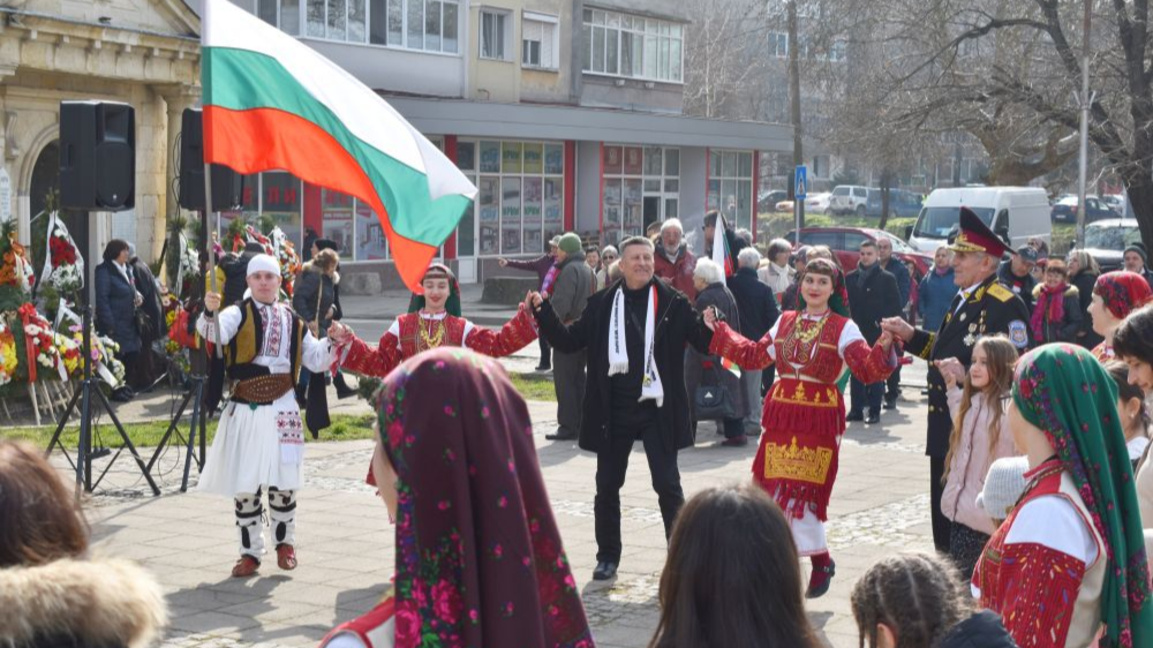 В цветовете на трибагреника 
