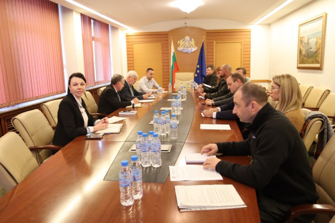 Министър Вътев постигна съгласие с още пет браншови организации по техните искания