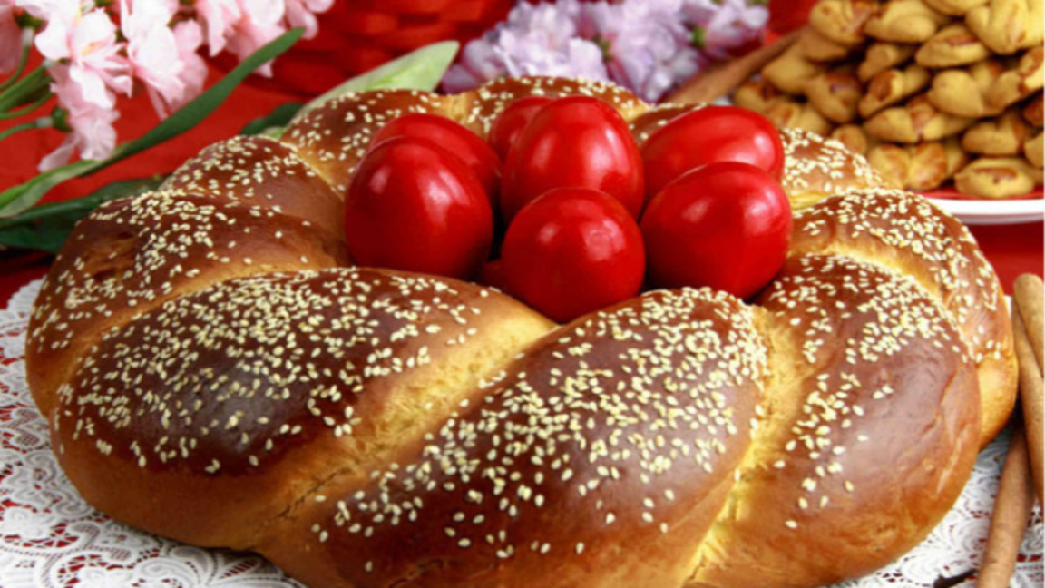 Warum muss das erste Osterei rot sein?