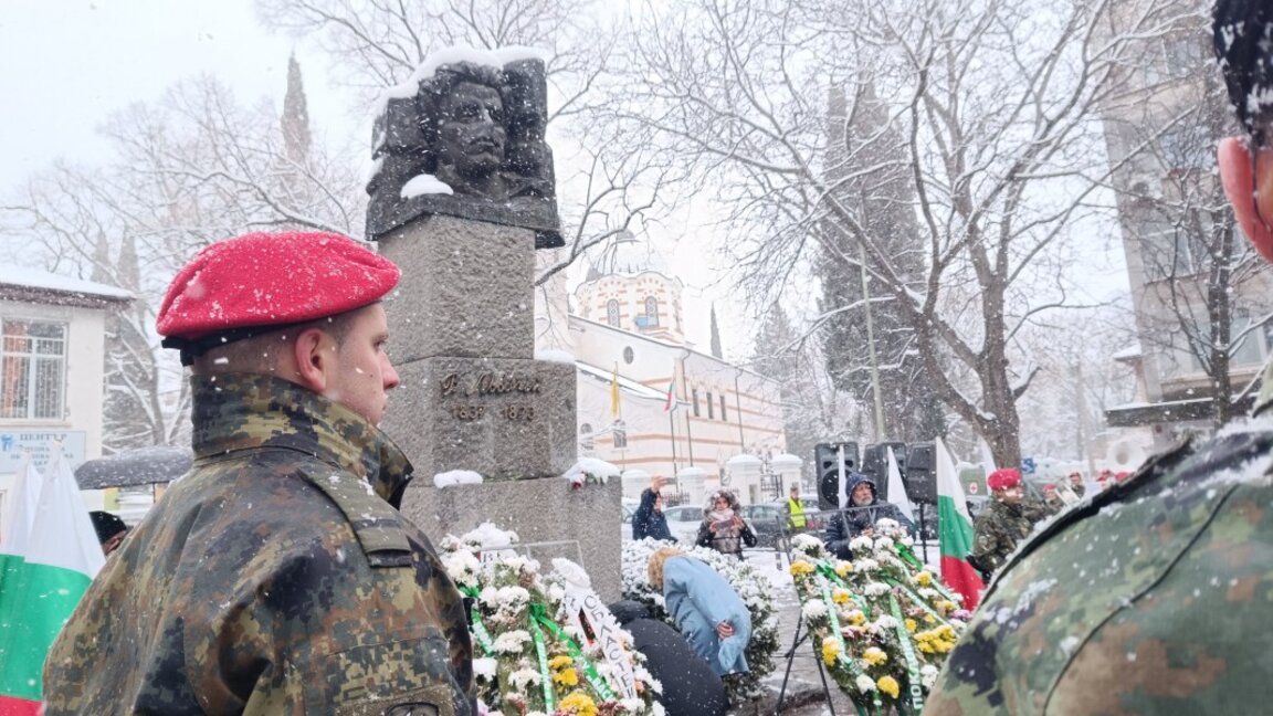С военни почести и венци Стара Загора почете паметта на Васил Левски