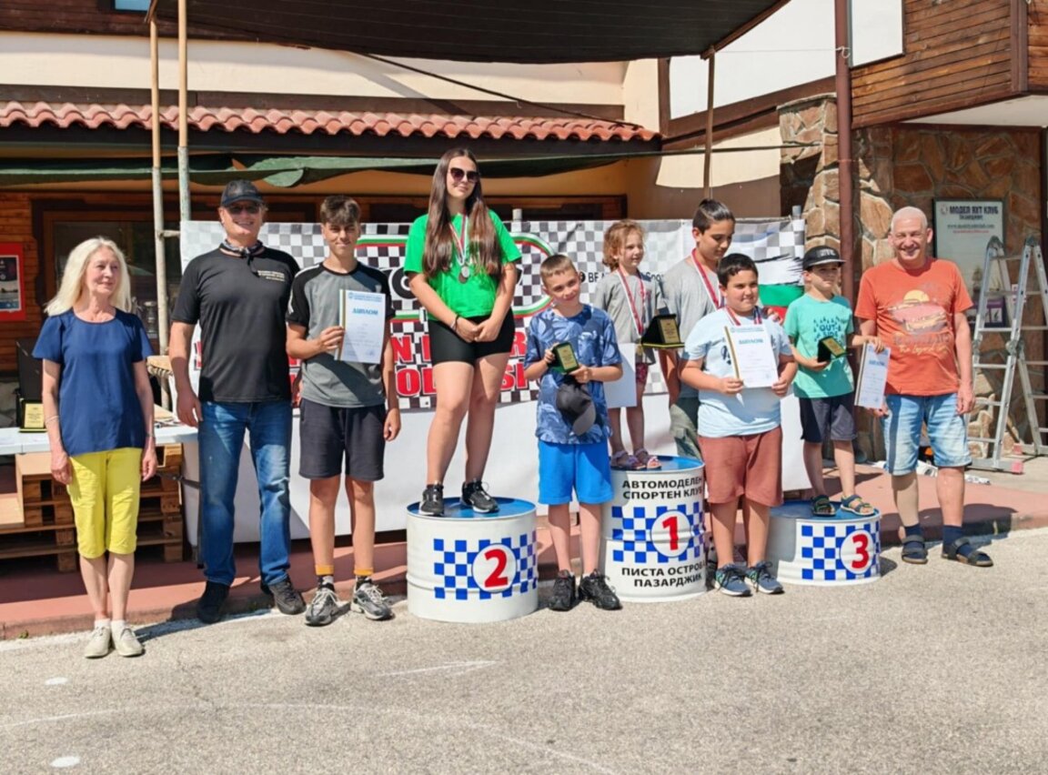 Призови места на национално първенство заеха ученици от Враца