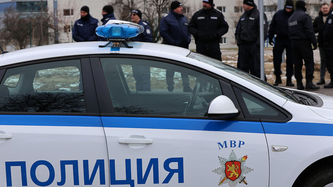 Сигнали за бомби са получени в различни училища из страната