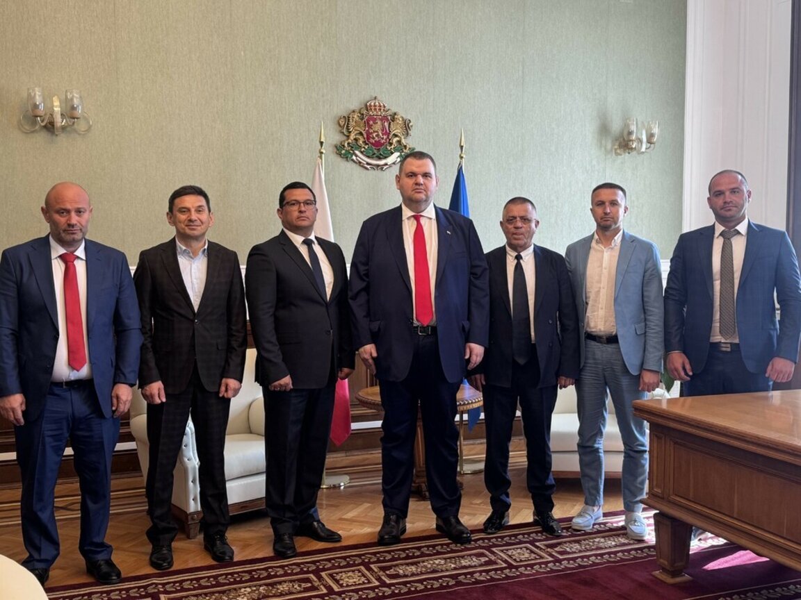 Кметовете на Рудозем и Девин минават към "Новото начало" на Пеевски