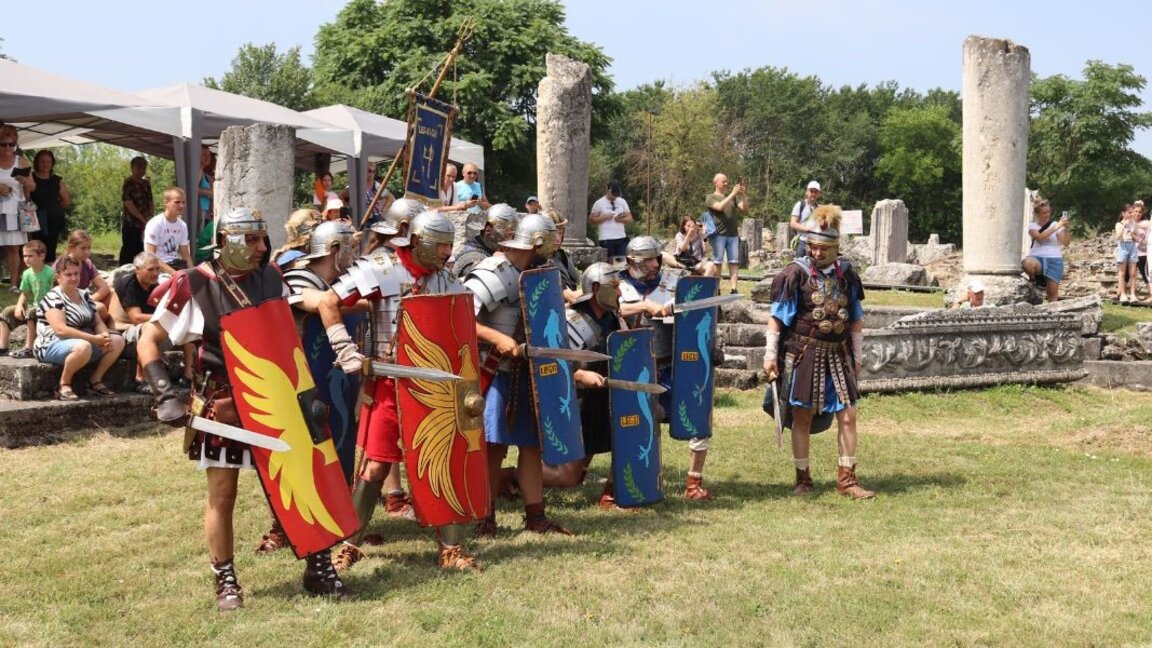 Spiele, Schlachten und Attraktionen - antikes Festival bei Weliko Tarnowo