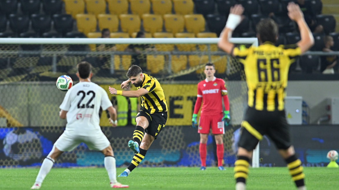 "Ботев" спечели пловдивското дерби с 2:0