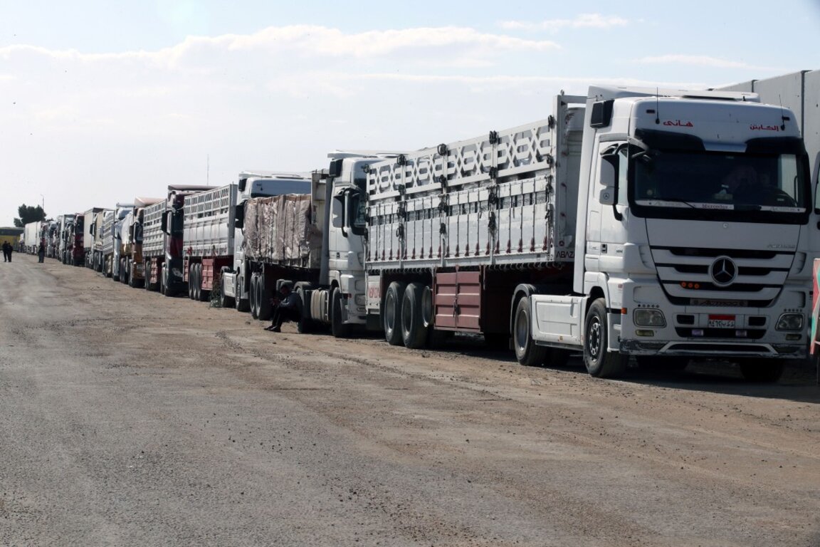 В Газа са влезли 93 камиона с хуманитарна помощ на ООН, съобщи Израел