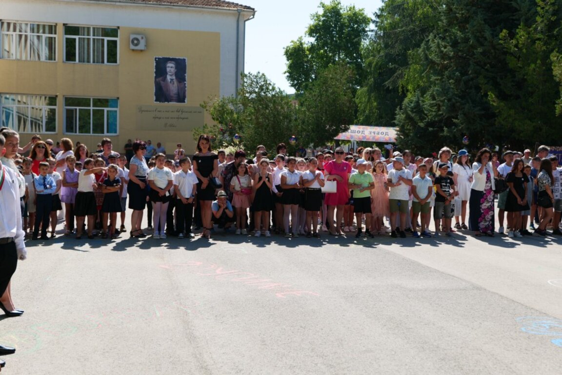 Училището във Вълчи дол отбелязва 145-годишен юбилей /снимки/