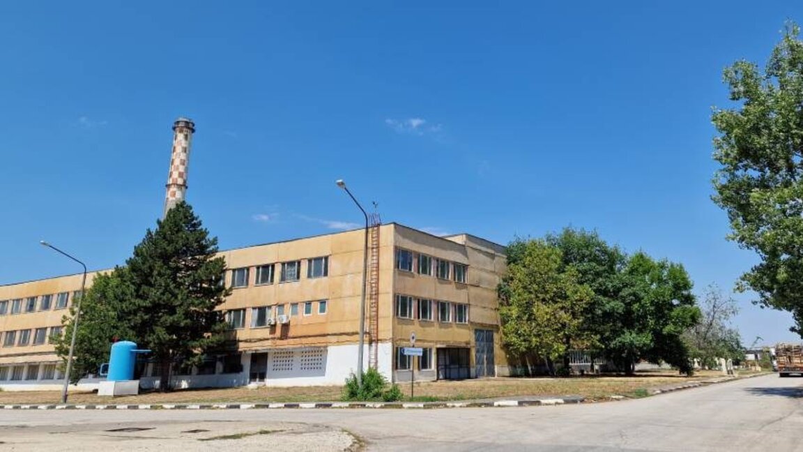 Взрив в завода за целулоза край Свищов, огънят е потушен