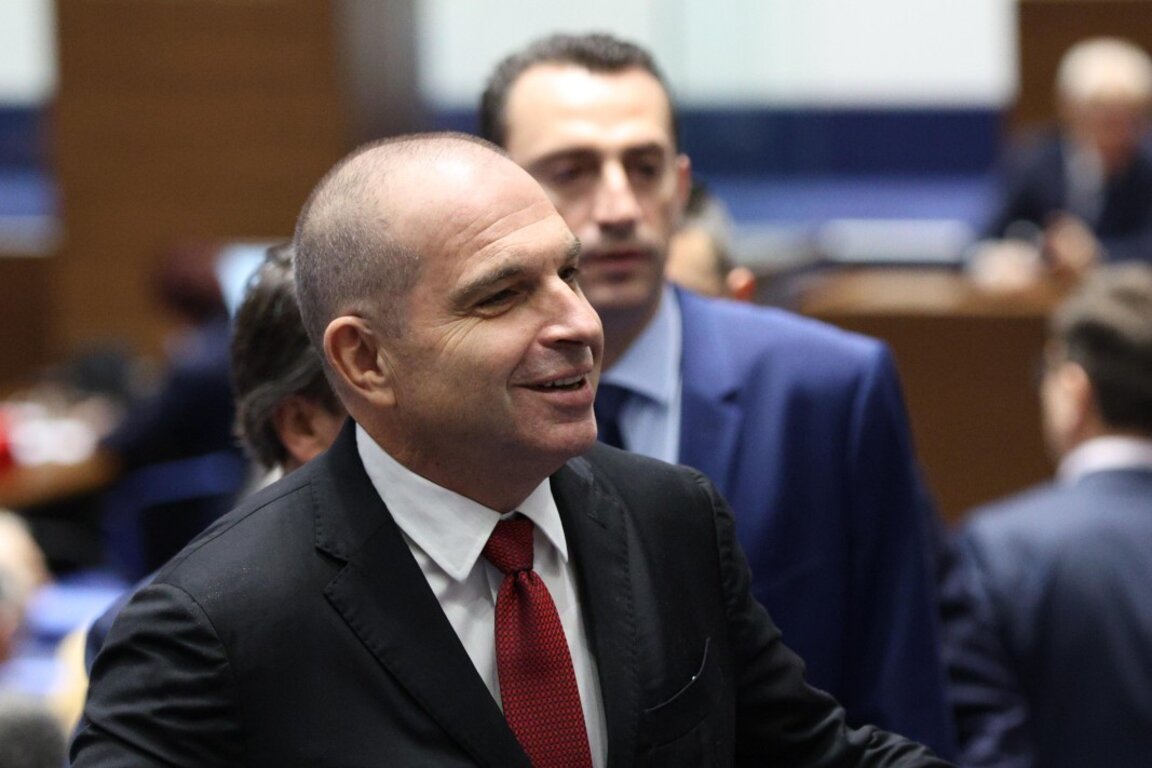 Гроздан Караджов