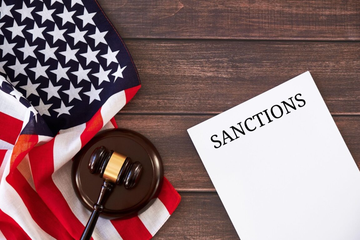 САЩ добавиха над 300 физически и юридически лица към списъка със санкции срещу Русия