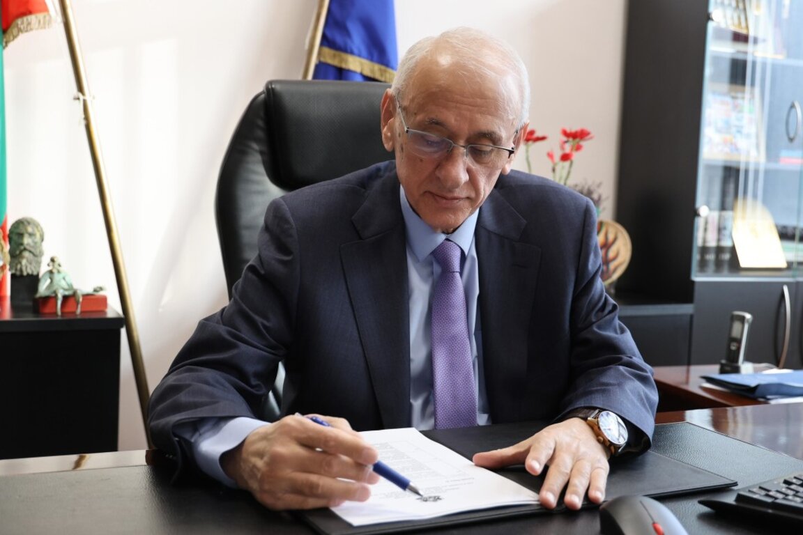 Министърът на здравеопазването д-р Силви Кирилов.