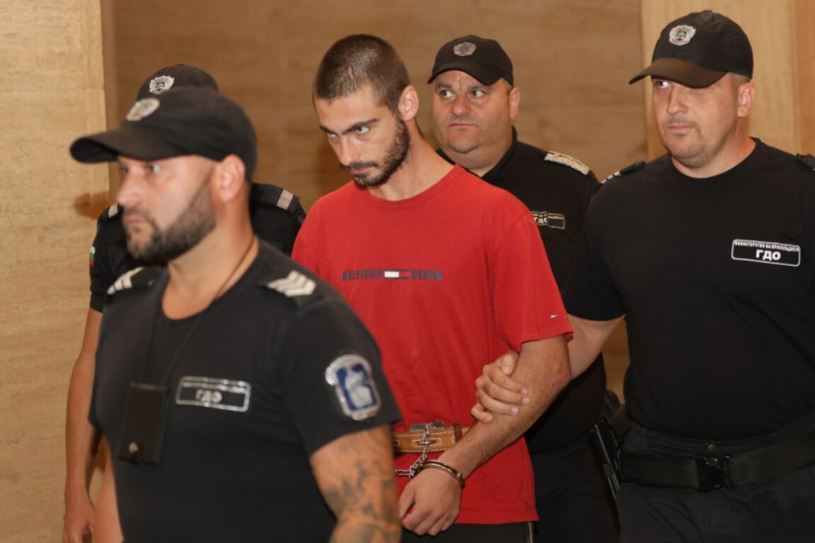 Съдът разглежда мярката на Даниел Терзиев, обвинен, че в нощта на 2 септември е причинил дерайлирането на трамвай по линия 22, 11 септември 2025 г.