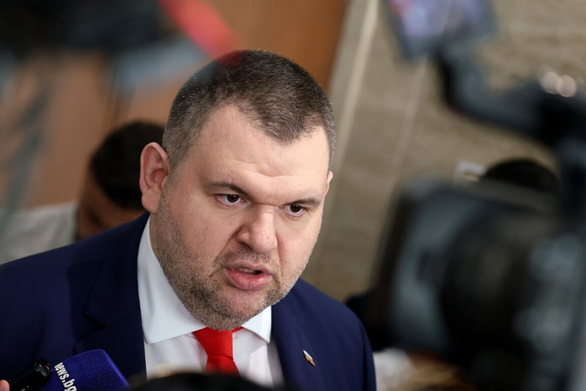 Пеевски с апел към Радев: Да си свърши работата за служебния премиер