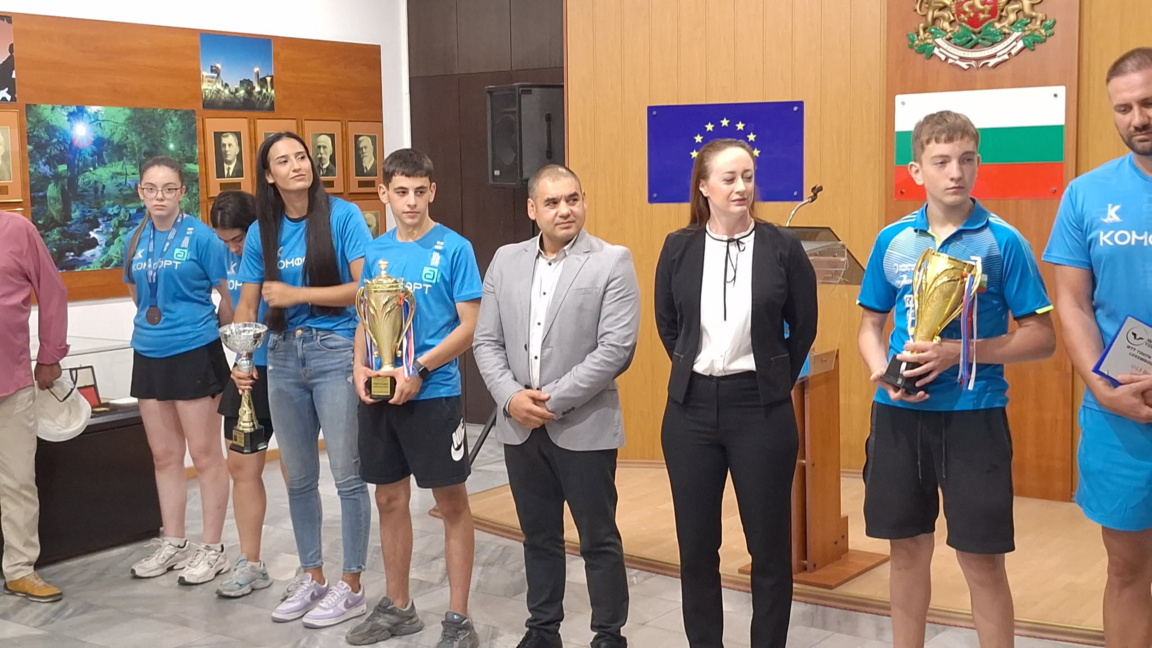 Община Варна уважи шампионите по тенис на маса (ВИДЕО)