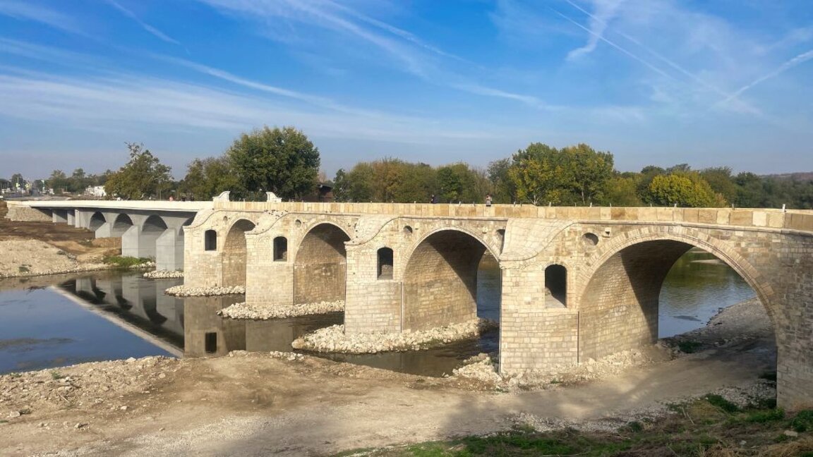 Мостът на Кольо Фичето в гр. Бяла откъдето стартира двудневния воден маршрут