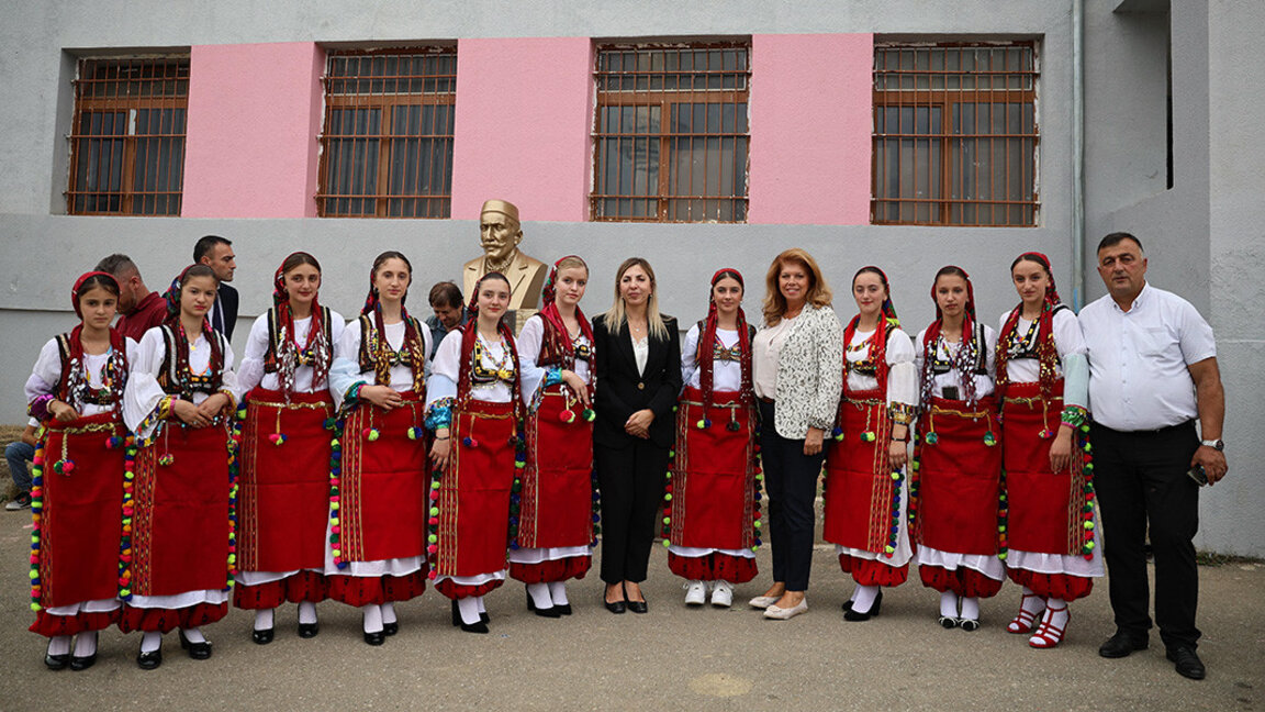În Albania, vicepreședintele Iotova vizitează minoritatea bulgară din Golo Brdo