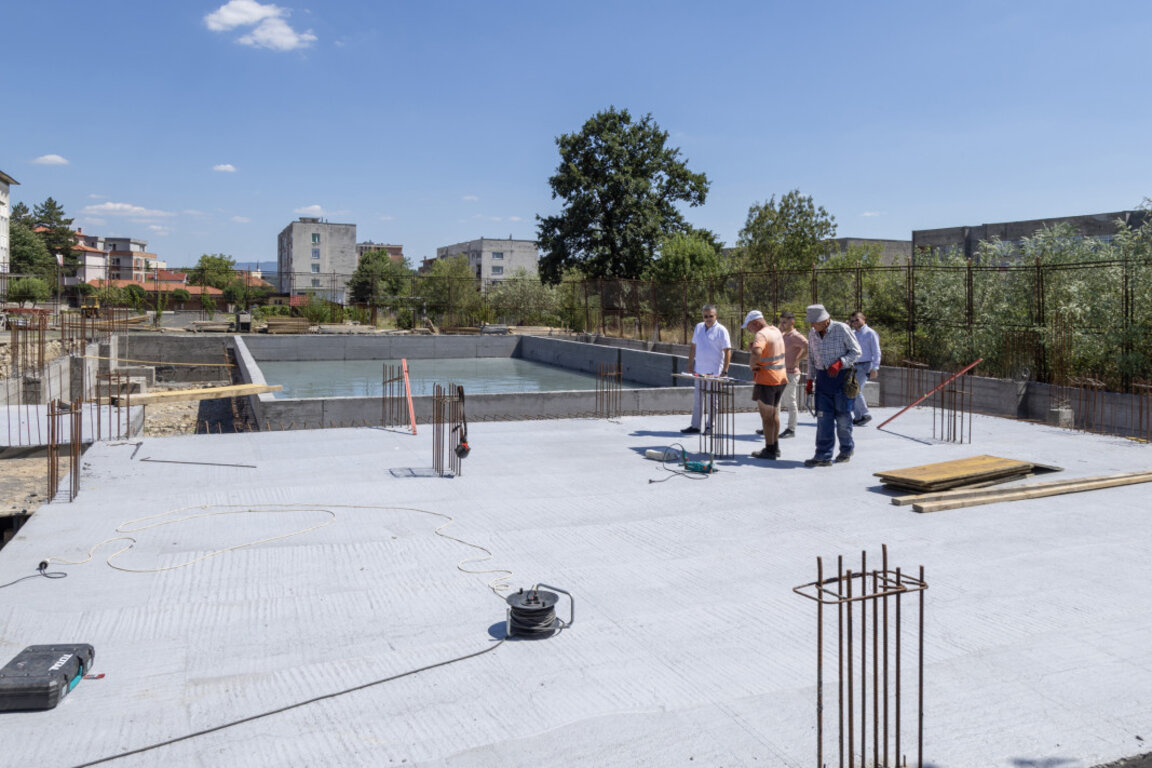Продължава изграждането на първия закрит плувен басейн с минерална вода в Източните Родопи