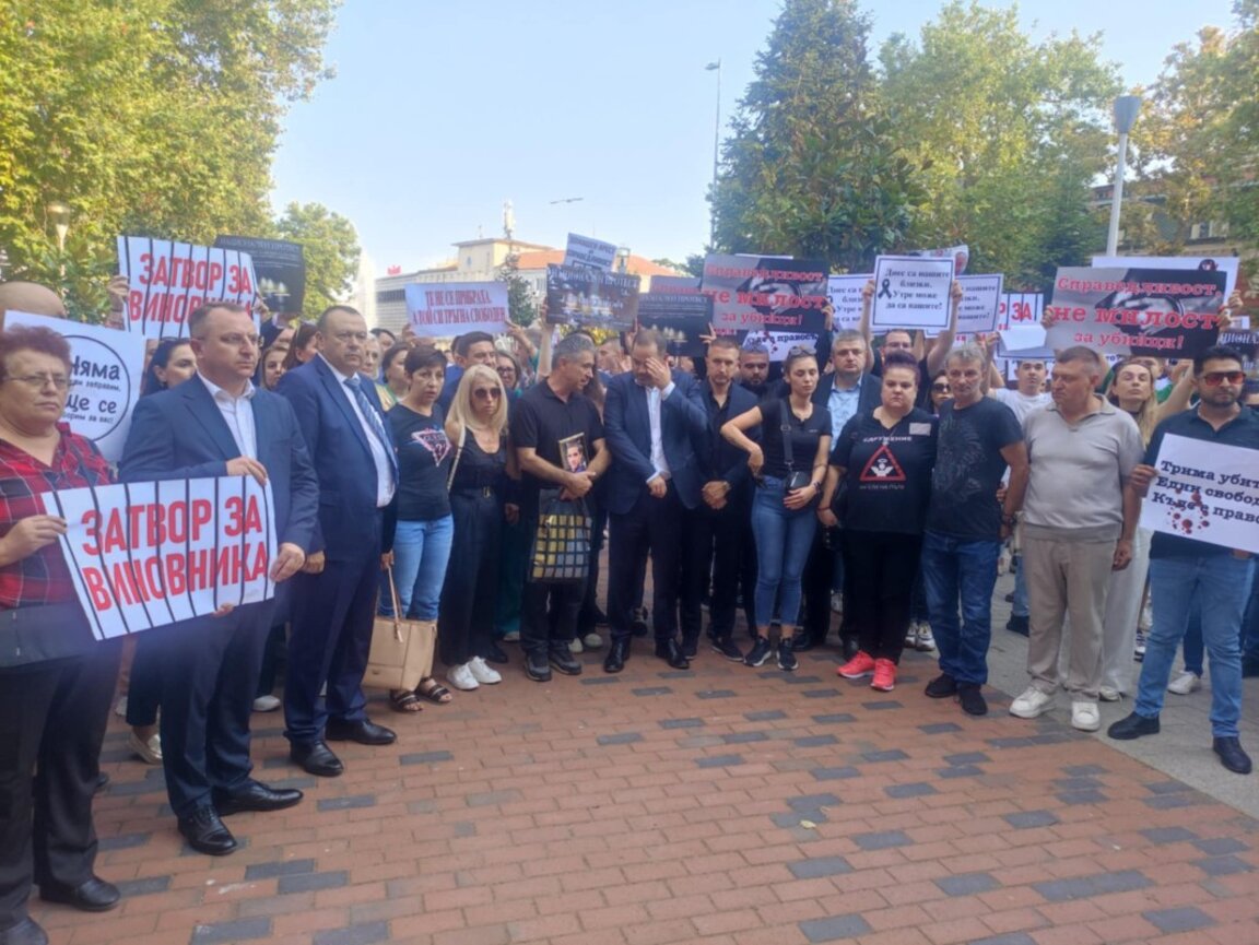 Във Варна протестираха след тежката катастрофа в Разград