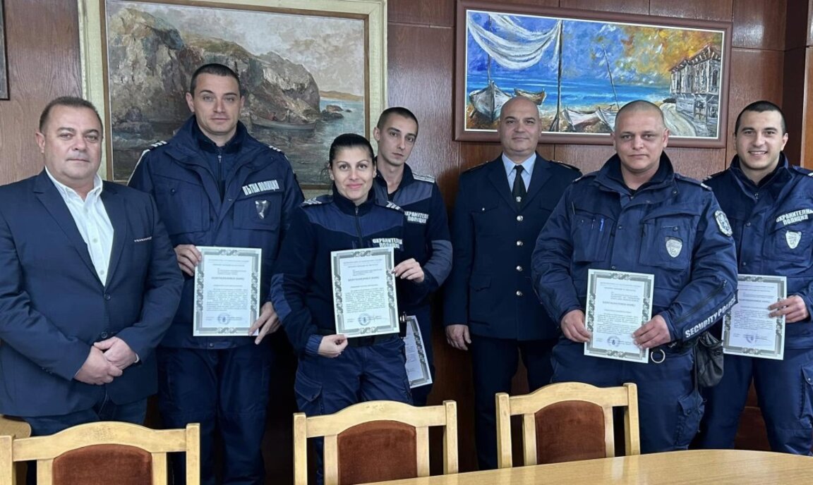 Петима бургаски полицаи с отличия за проявен професионализъм