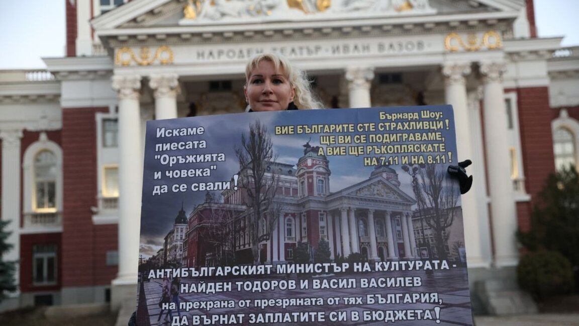 Patriotic organisations protest in front of the National Theatre against a play by Bernard Shaw