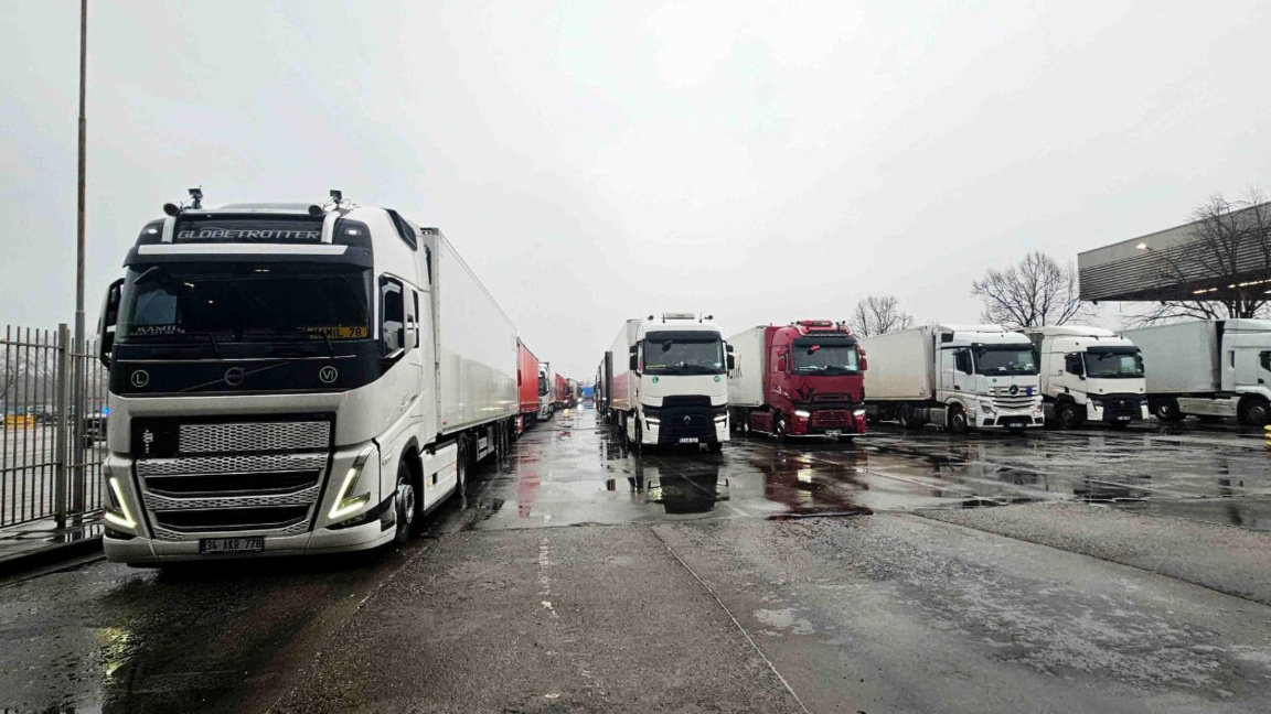 Truck traffic towards Türkiye is intense