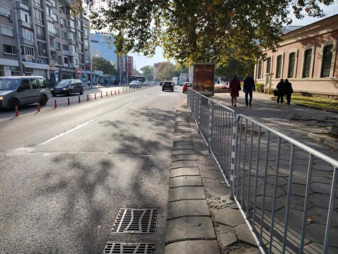Монтираха нови преградни пана на ключови булеварди в Пловдив