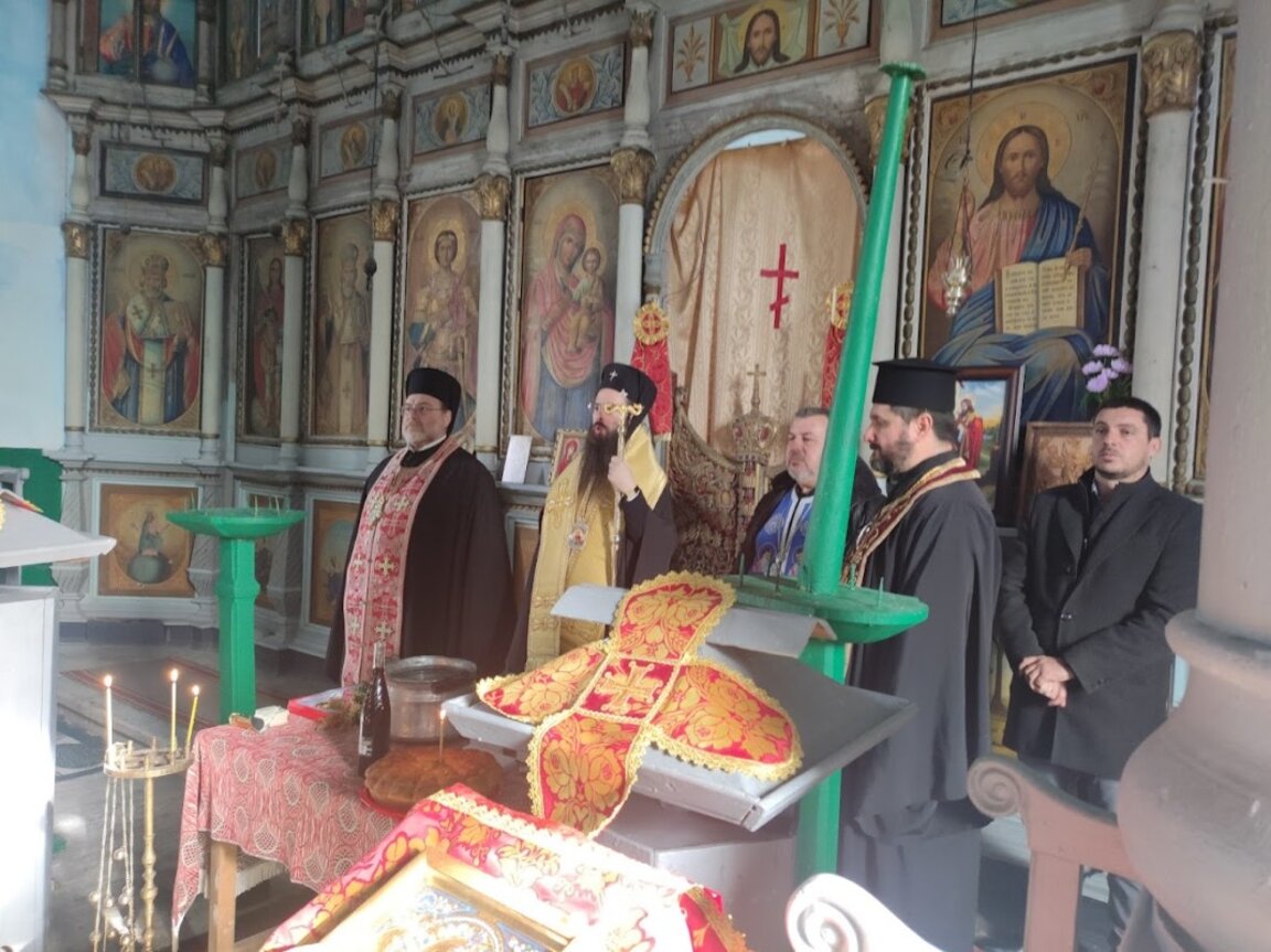 Митрополит Арсений благослови жителите на пострадалите села Воден и Крайново