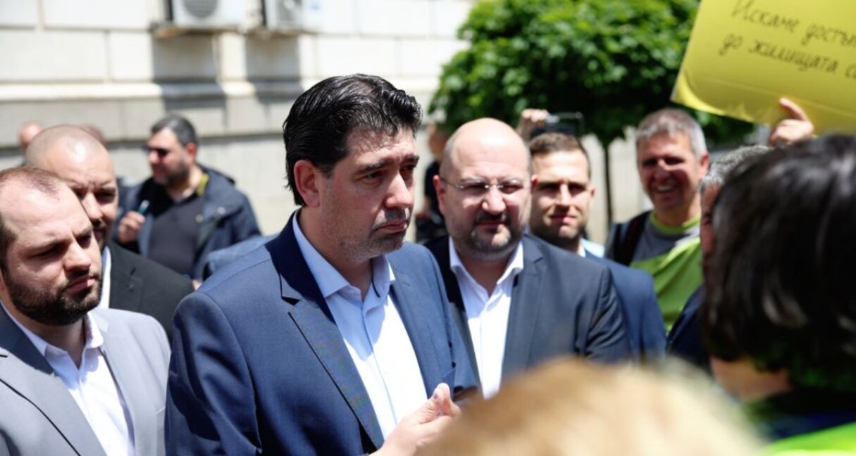 Протестиращи срещу беззаконието по пътищата се срещнаха с общинари в София