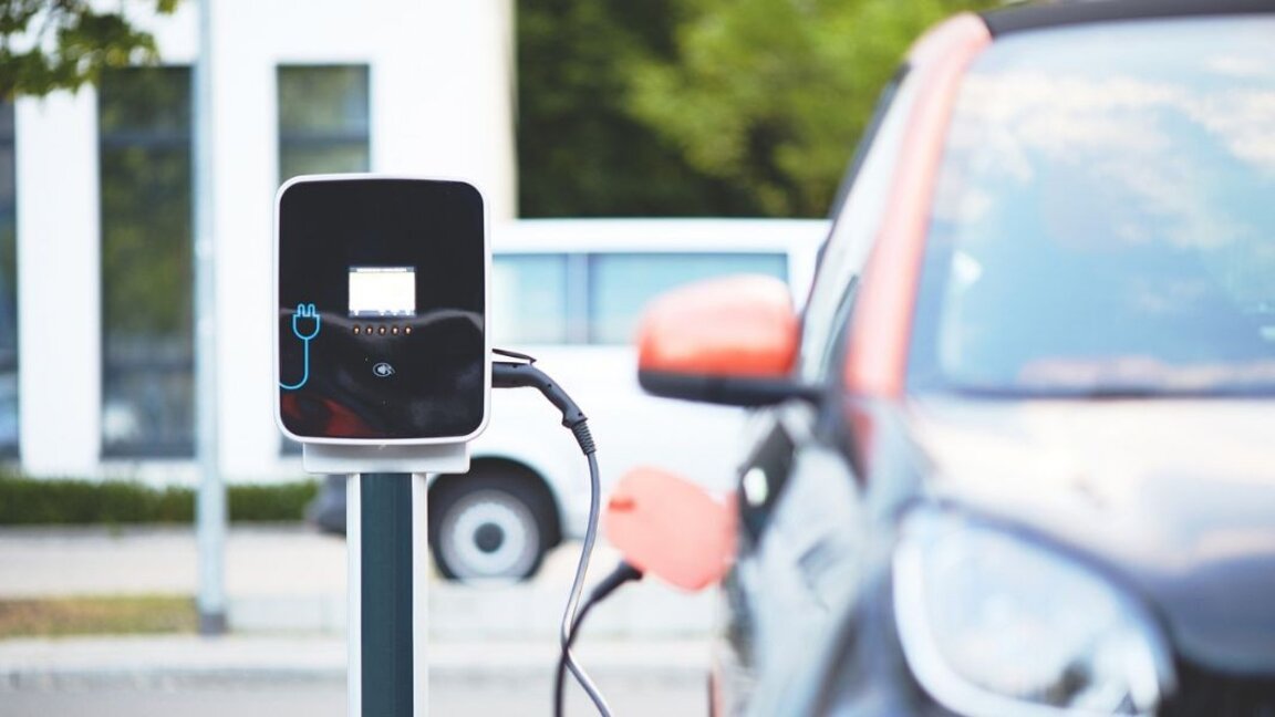 Modelet botërore të makinave elektrike konkurrojnë në "EV Tour 400 Gara e Madhe"