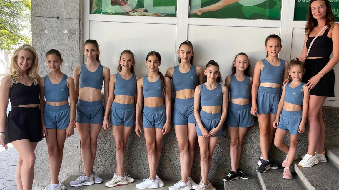 Треньорките в клуб "Берое" Палмира Чорбаджиева и Стелияна Решитарова със свои гимнастички