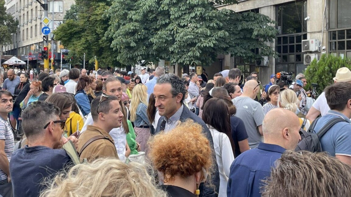 Протест и пред сградата на КПК в София заради ареста на варненския кмет