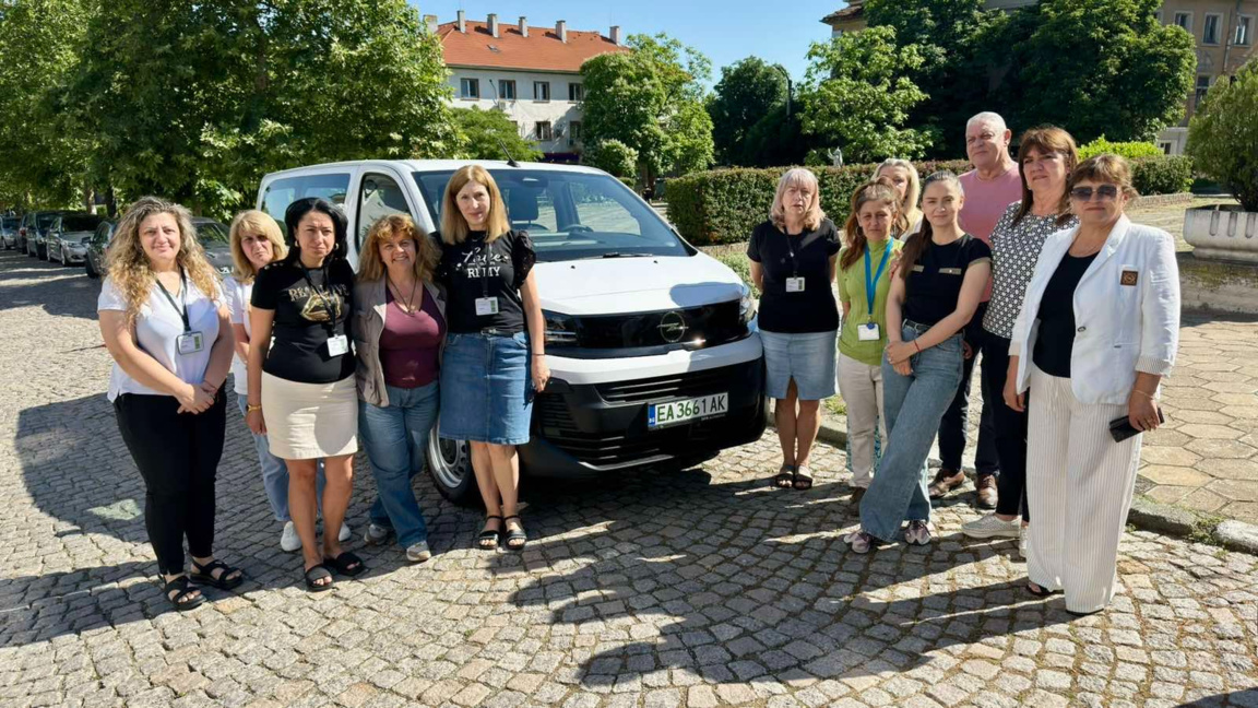 Община Средец получи електрически автомобил за социални услуги
