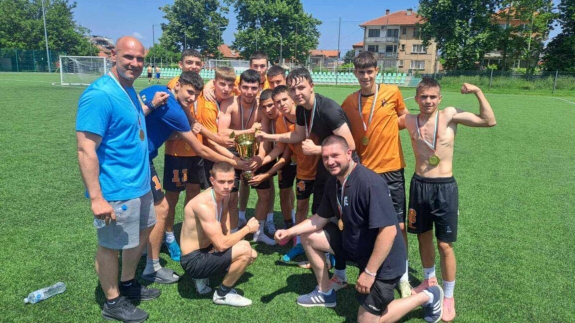 Варненски ученици с титла по футбол