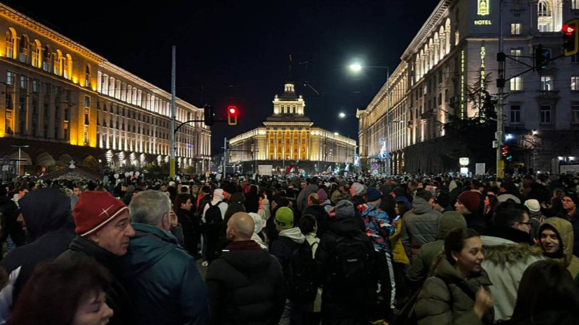 Sofya’da ve büyük şehirlerde protestolar düzenlendi