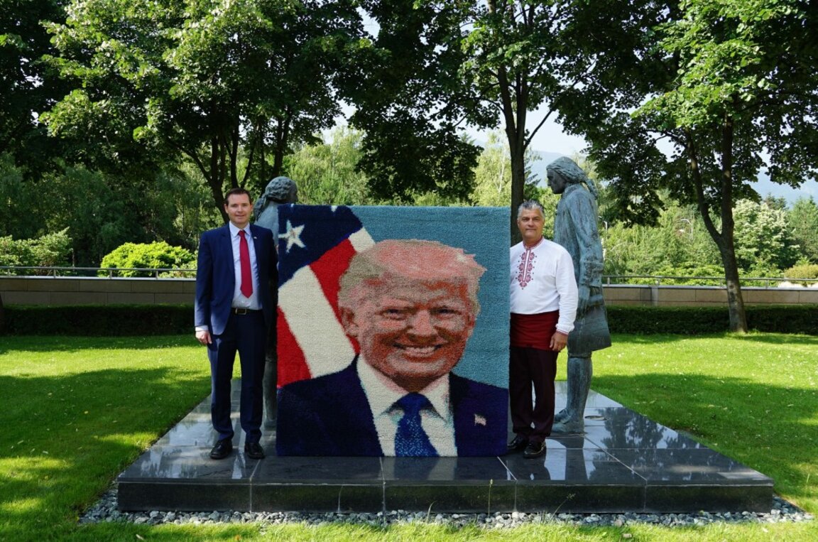 Галин Томов изработи килим с образа на президента Тръмп за рождения му ден