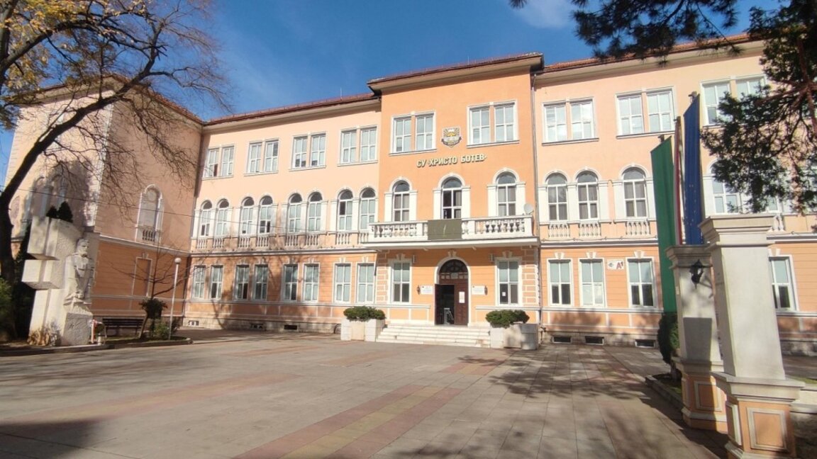 Училище във Враца събира средства за паметник на Христо Ботев