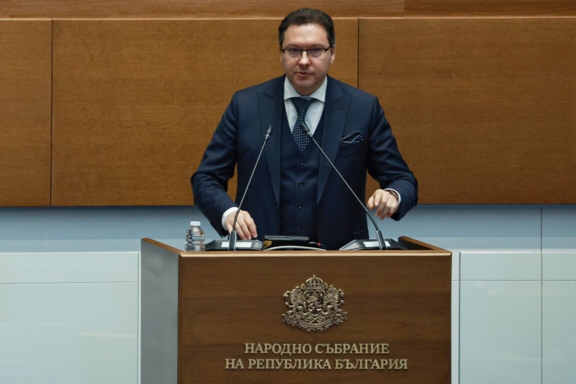 Даниел Митов