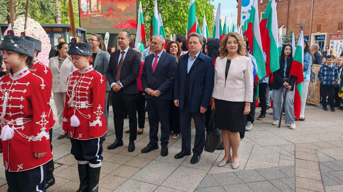 Празнично шествие във Враца за 150-годишнината от Априлското въстание