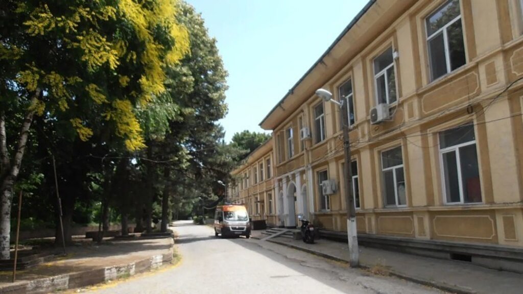 Общината купи обратно бившата болница в Оряхово