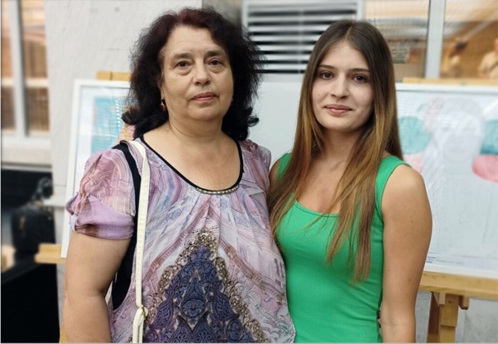 Аделина Христова заедно с учителката си Наталия Пейчева