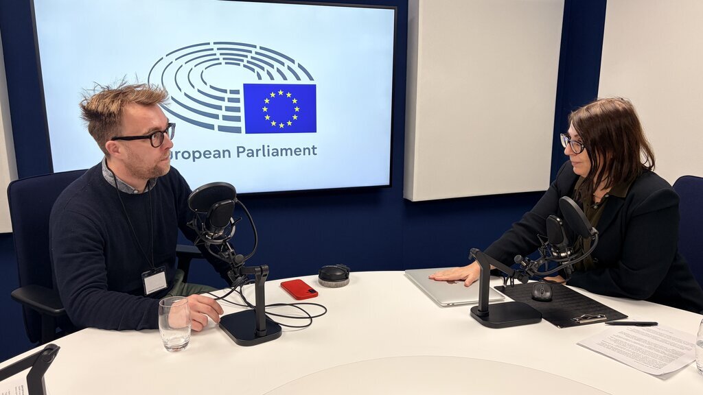 Nico Schmidt and Irina Nedea at the Radio Studio at the European Parliament in Strasbourg (21 October 2026)