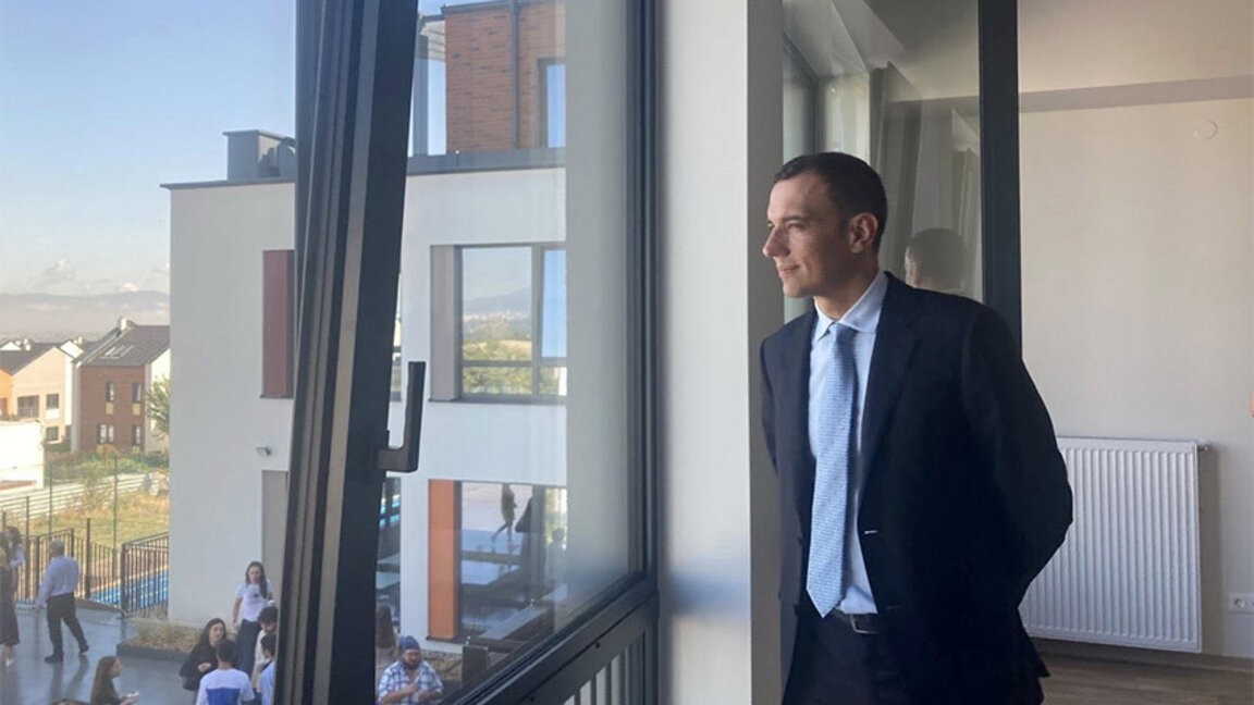 Васил Терзиев предлага в училище да звучат химни, а ученици да започват деня с гимнастика или танци