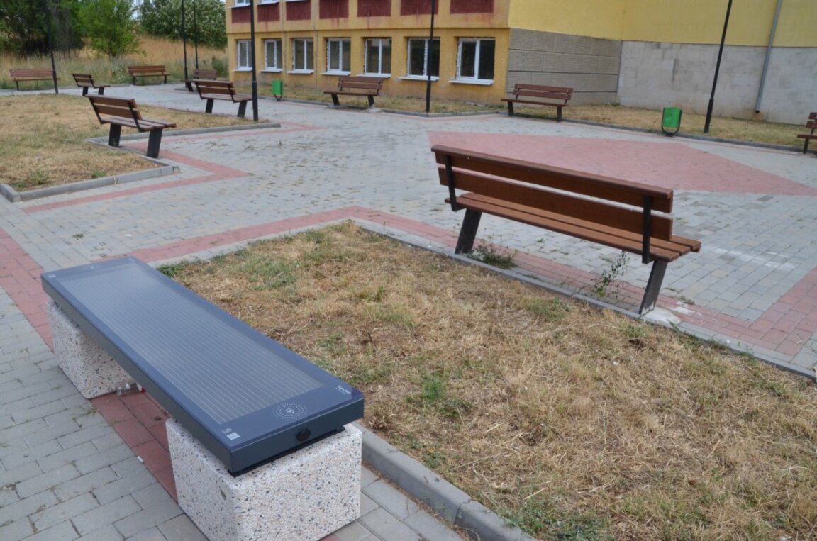 Три соларни смарт пейки монтираха в община Ружинци