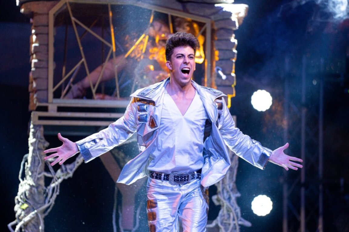 Магичният спектакъл "Отвъд реалността" на Старбой Айвън с премиера в Пазарджик