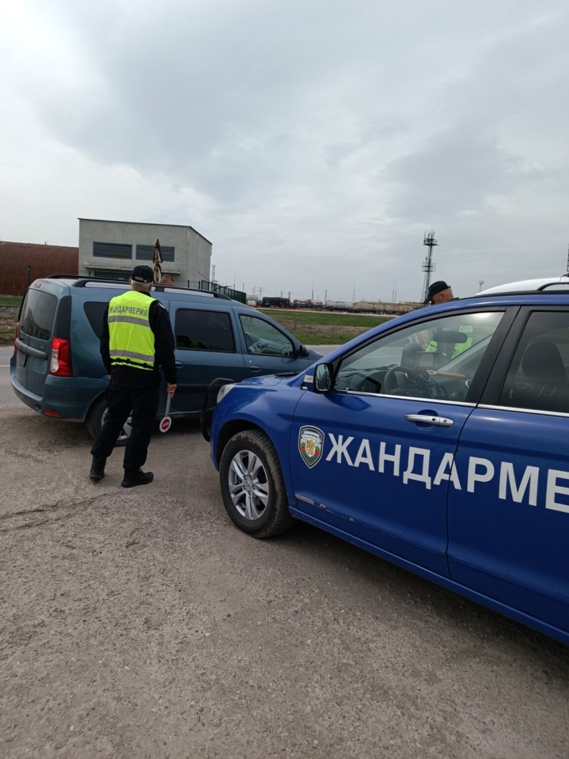17 души са в ареста след акция на полиция, данъчни и митничари