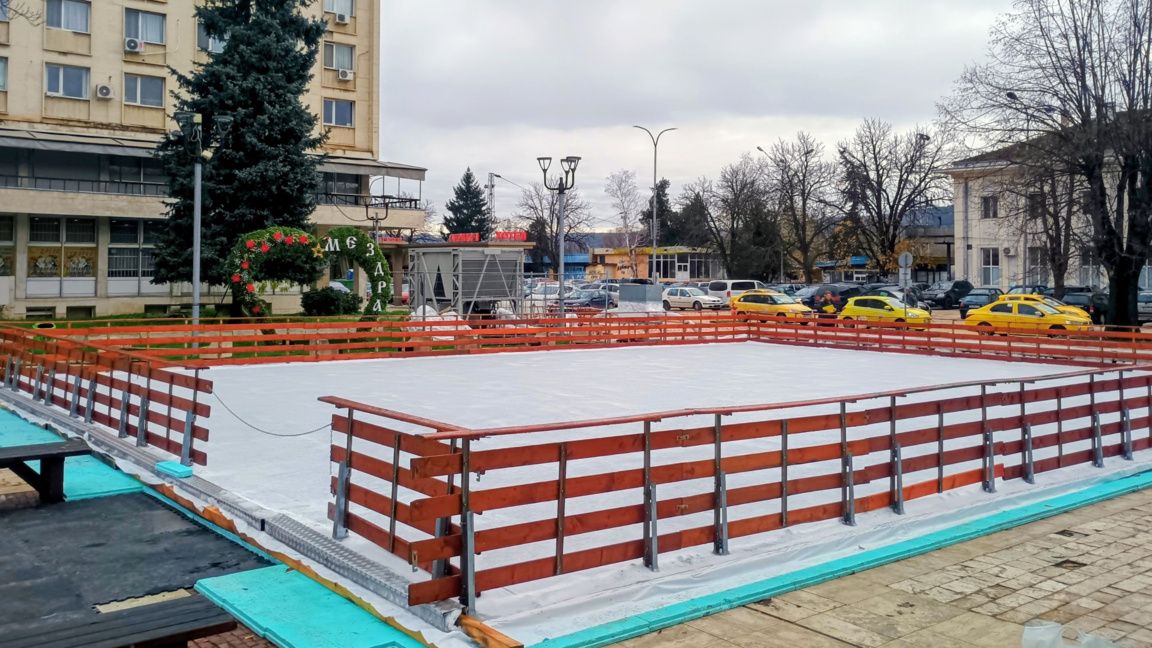 Ледената пързалка в Мездра
